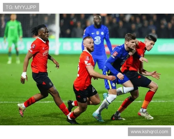 卢顿城在英超赛季表现稳健，首胜引发球迷热烈庆祝