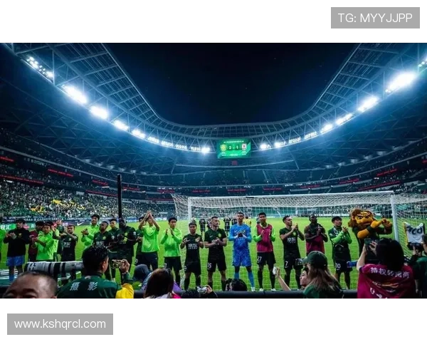 西甲埃斯帕尼奥尔球迷热情助阵，球队主场表现稳健持续提升